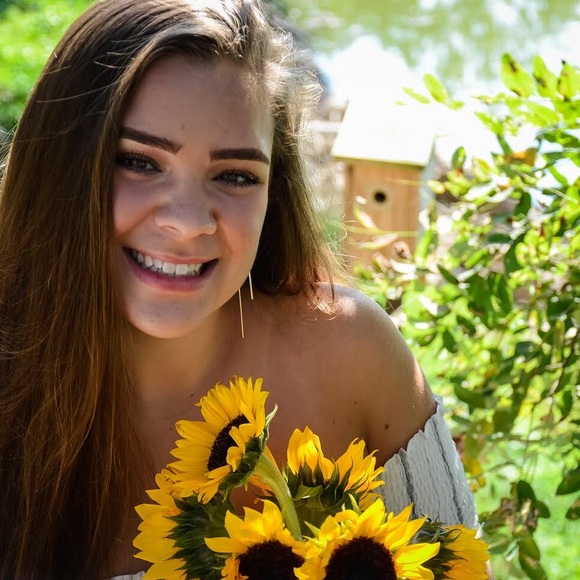 Meet your Posher, Olivia - Picture 1 of 1